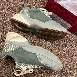 T MONOGRAM GOOD LUCK TRAINER